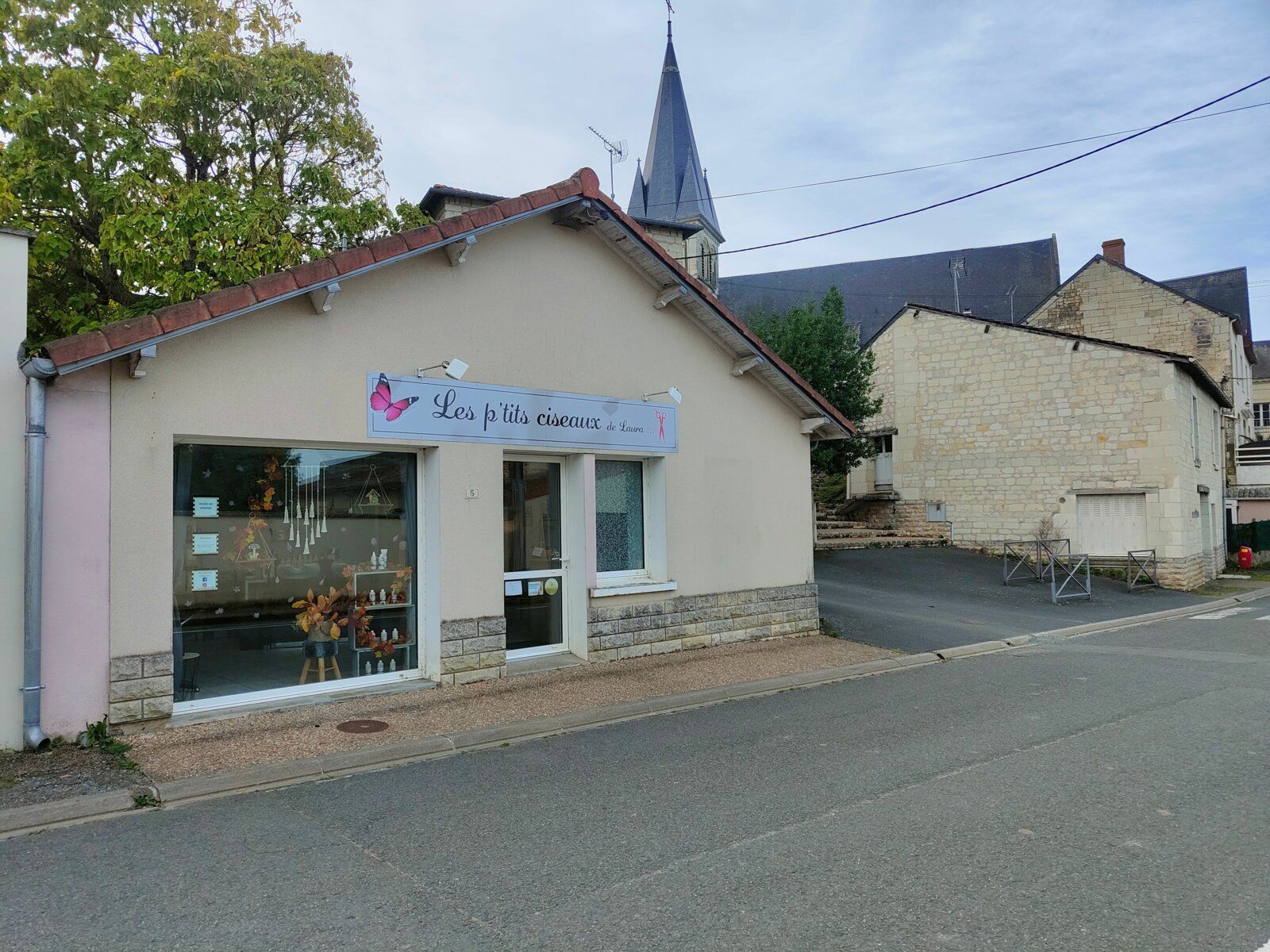 Fonds de commerce à vendre  m2 à Saint-Léger-de-Montbrillais vignette-3