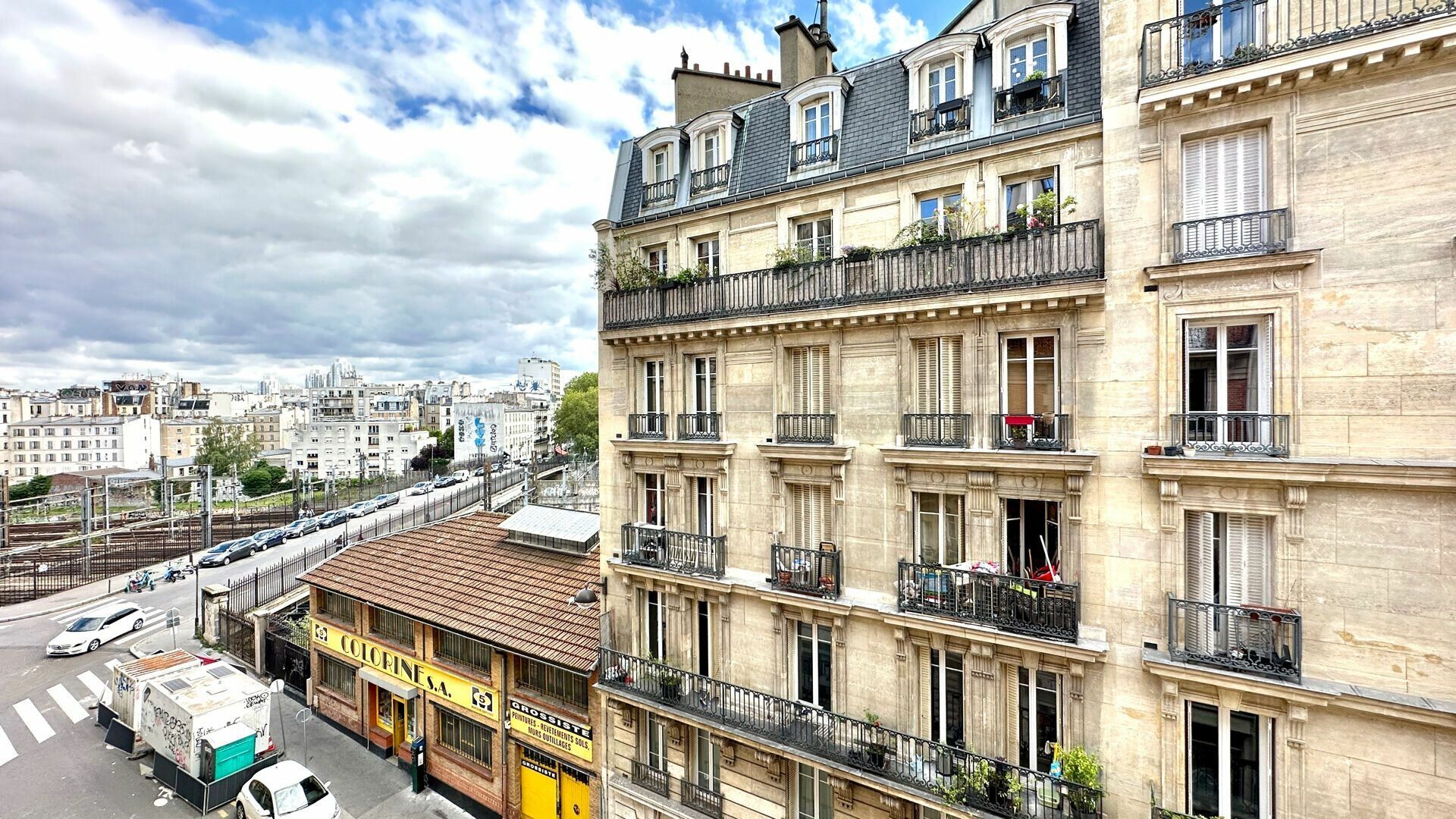 Appartement à vendre 2 51.65m2 à Paris 18 vignette-1