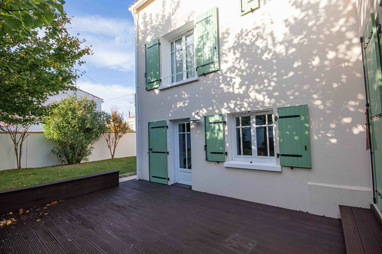 Maison à vendre 7 133.72m2 à La Rochelle vignette-4