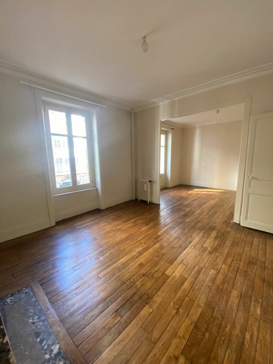 Appartement à louer 3 82.81m2 à Limoges vignette-1