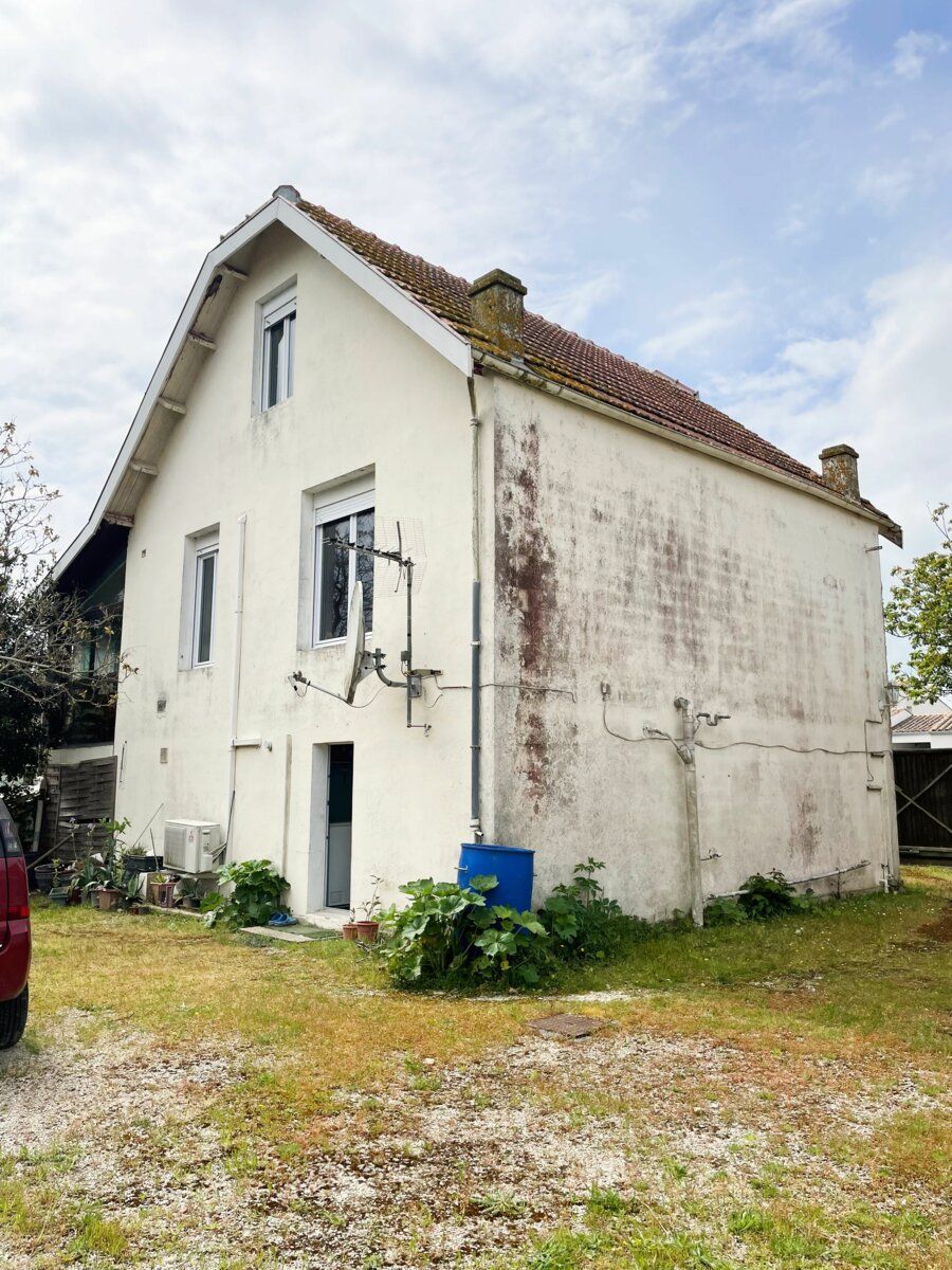 Maison à vendre 5 m2 à Port-des-Barques vignette-1