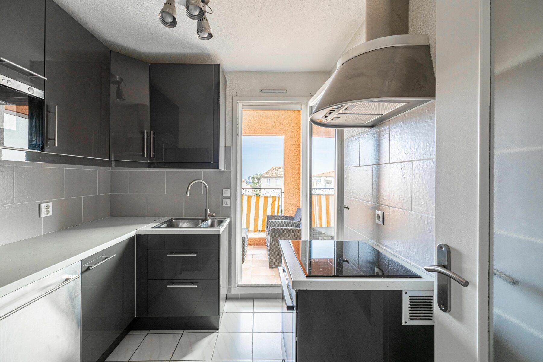 Appartement à vendre 1 39m2 à Saint-Laurent-du-Var vignette-9