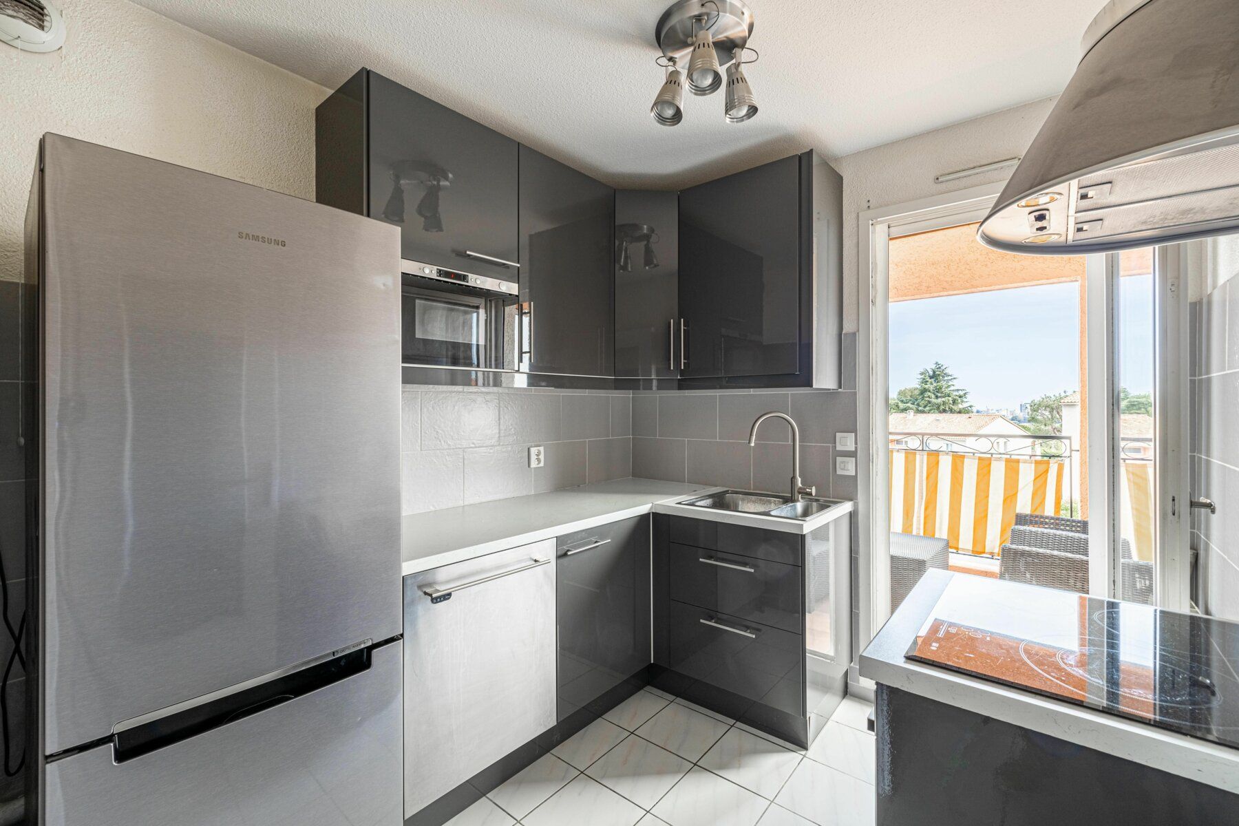 Appartement à vendre 1 39m2 à Saint-Laurent-du-Var vignette-8