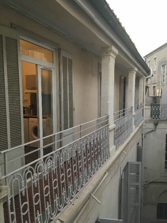 Appartement à louer 1 m2 à Nîmes vignette-6