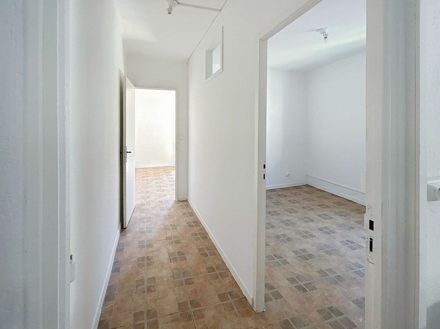 Appartement à vendre 3 m2 à Béziers vignette-3