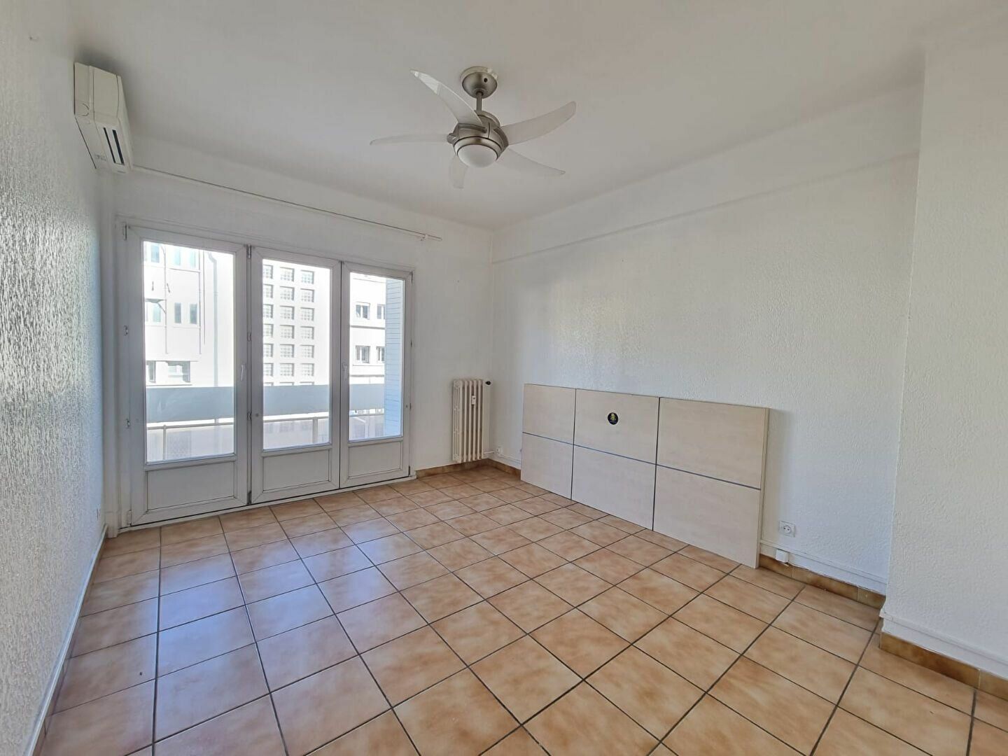 Appartement à vendre 1 m2 à Toulon vignette-2