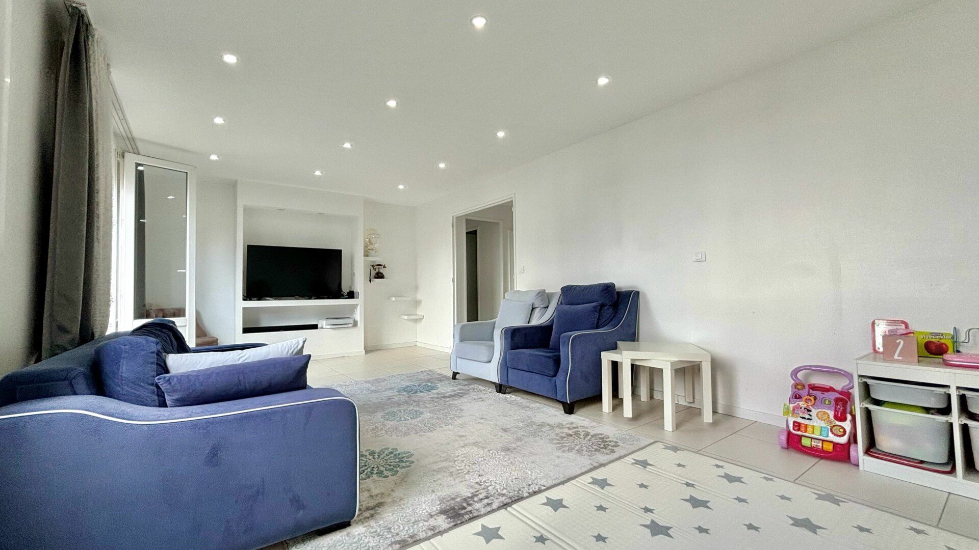 Appartement à vendre 4 65.74m2 à Villefranche-sur-Saône vignette-3