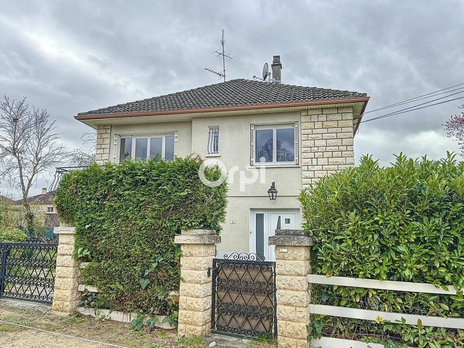 Maison à vendre 4 m2 à Lavault-Sainte-Anne vignette-17
