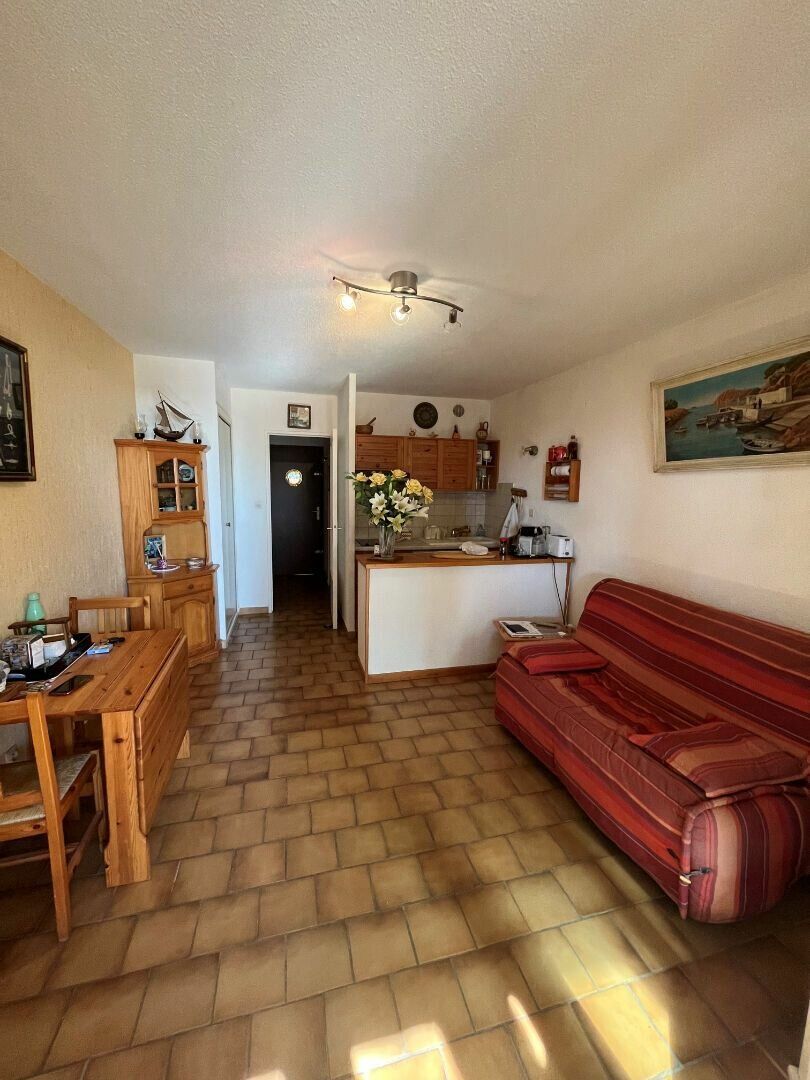 Appartement à vendre 1 m2 à Saint-Cyr-sur-Mer vignette-1