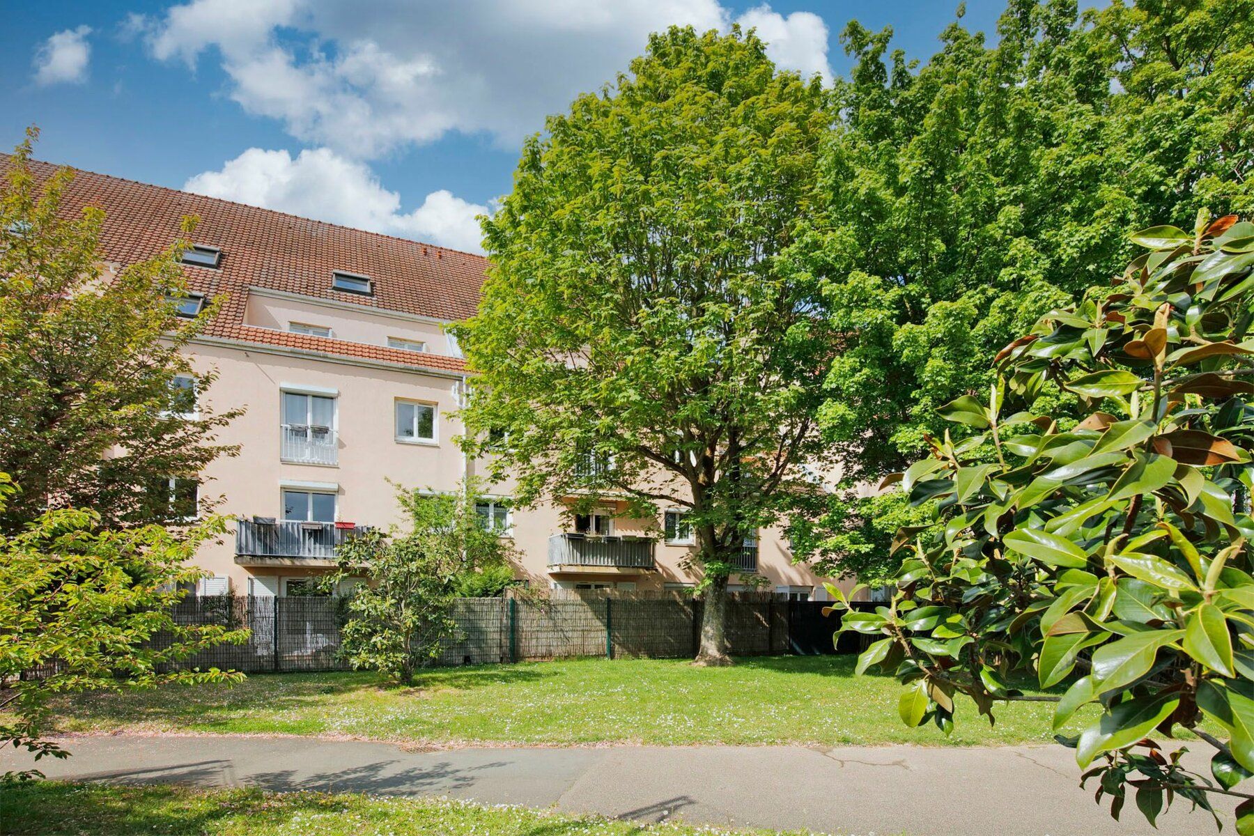 Appartement à vendre 6 115.75m2 à Lagny-sur-Marne vignette-1