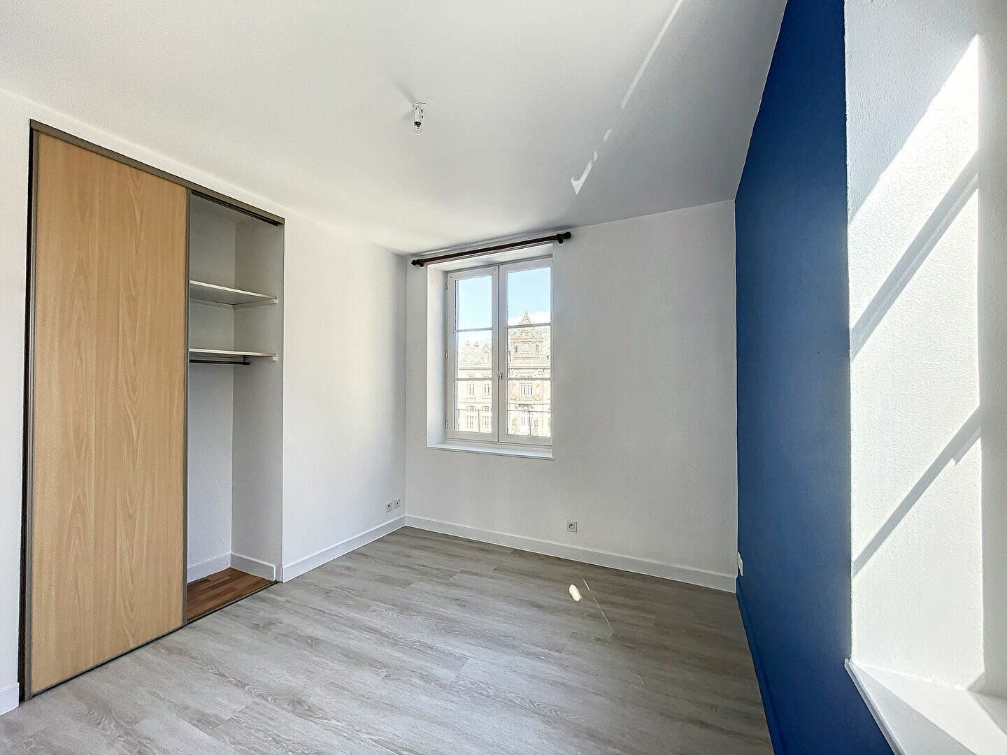Appartement à louer 2 m2 à Saint-Flour vignette-2