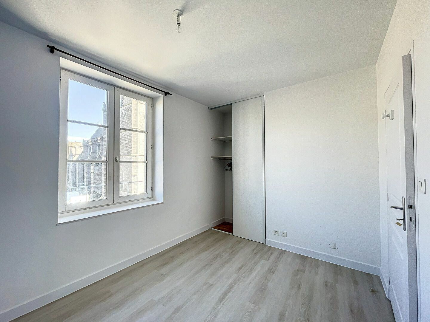Appartement à louer 2 m2 à Saint-Flour vignette-7