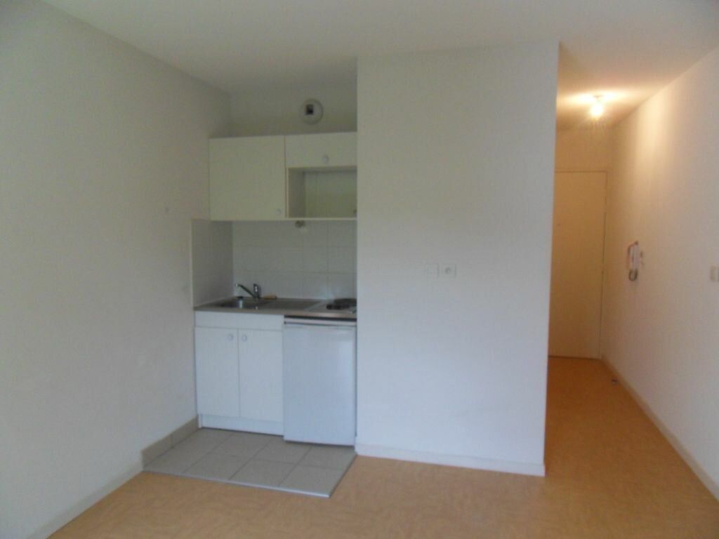 Appartement à vendre 1 20.42m2 à Saint-Genis-Laval vignette-2