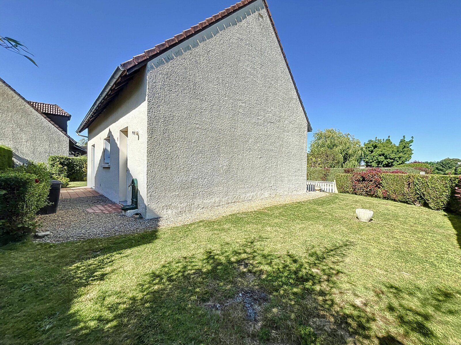 Maison à vendre 5 m2 à Saint-Pantaléon-de-Larche vignette-3
