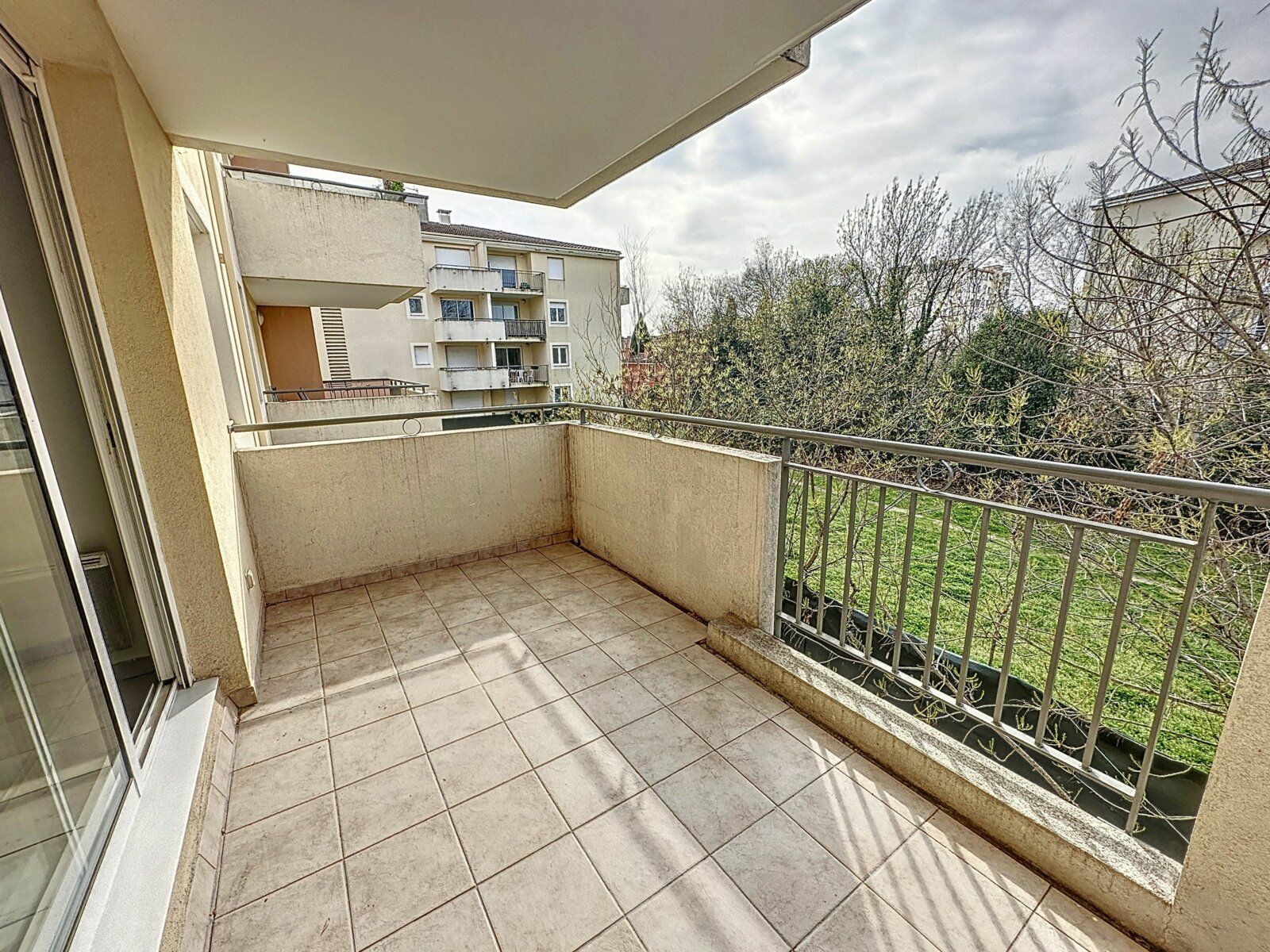 Appartement à vendre 2 47m2 à Avignon vignette-1