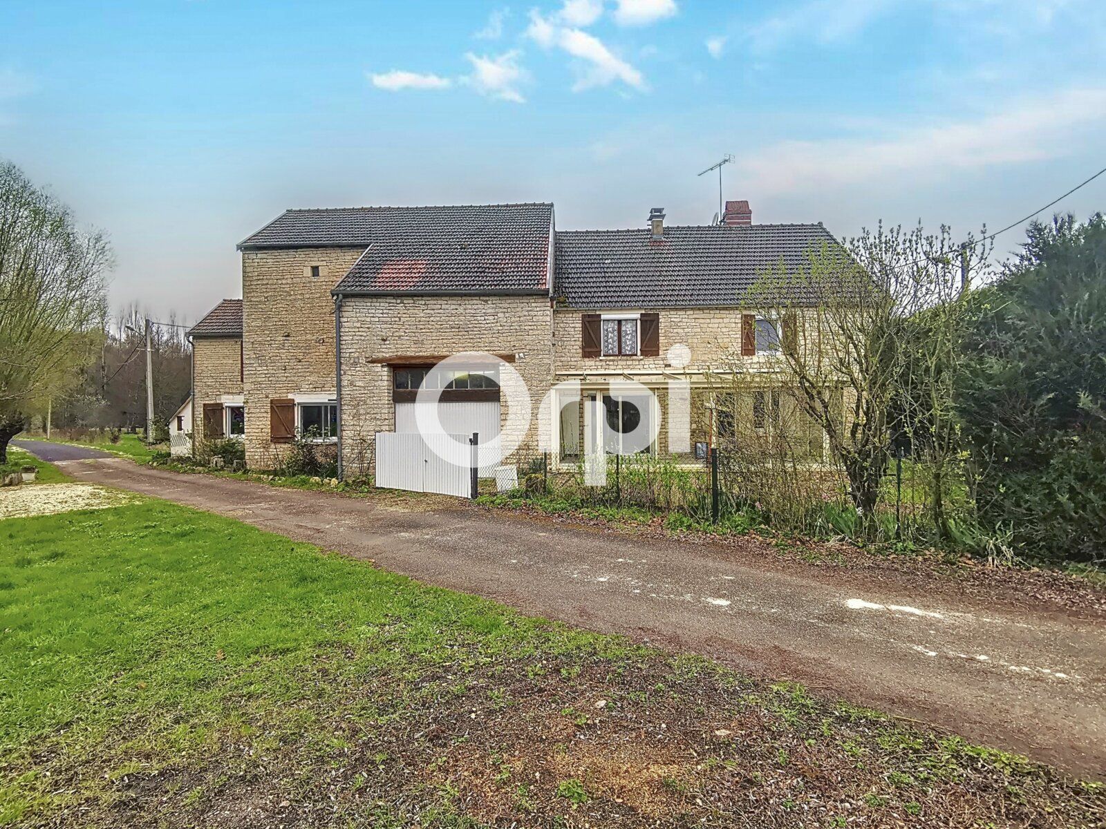 Maison à vendre 8 200.61m2 à Latrecey-Ormoy-sur-Aube vignette-1