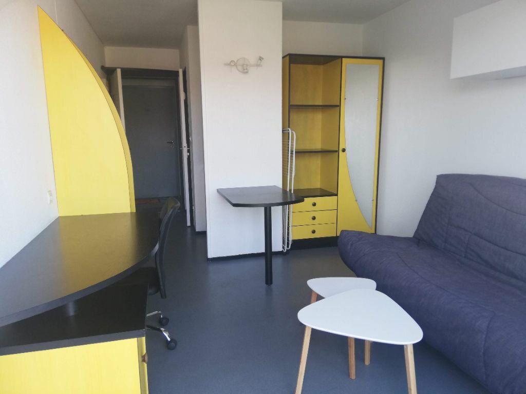Appartement à louer 1 m2 à Poitiers vignette-1