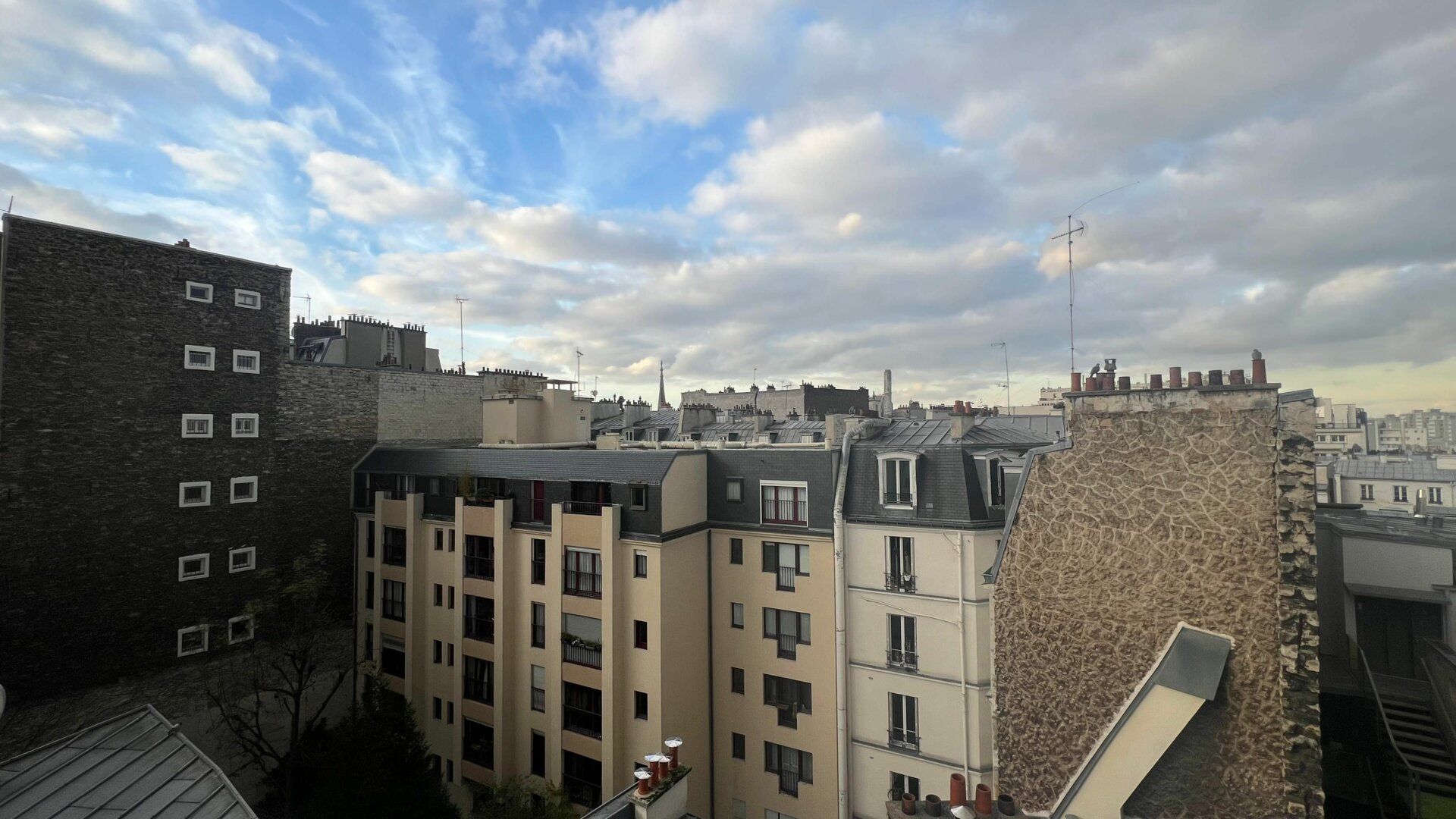 Appartement à vendre 1 6.86m2 à Paris 18 vignette-1