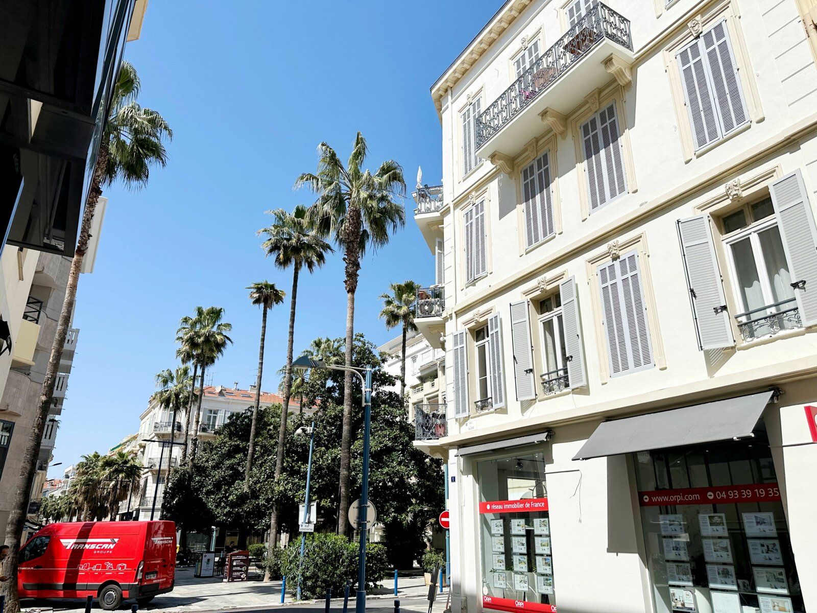 Immeuble à vendre 26 691m2 à Cannes vignette-2