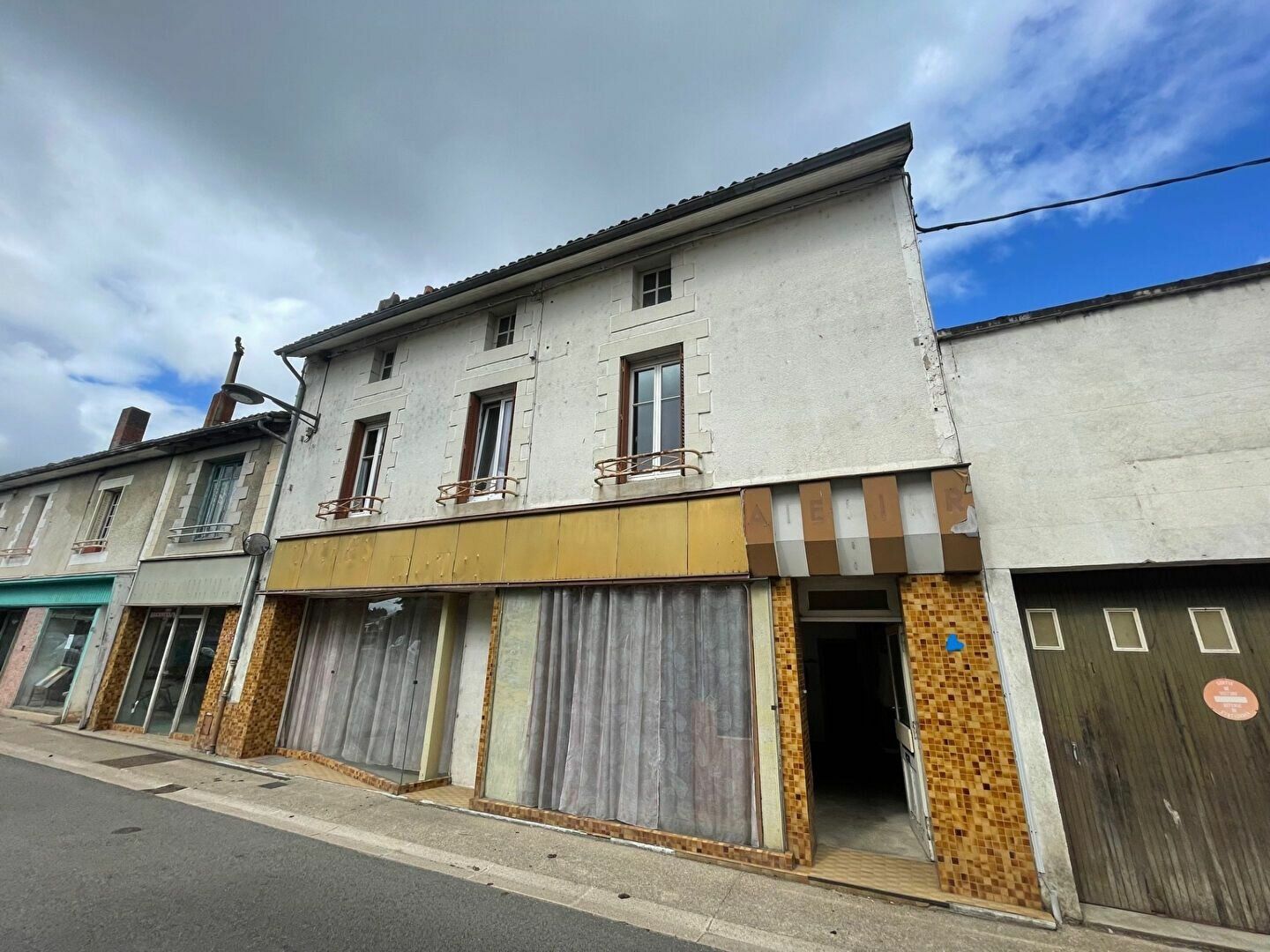 Maison à vendre 6 192.07m2 à Oradour-sur-Vayres vignette-1