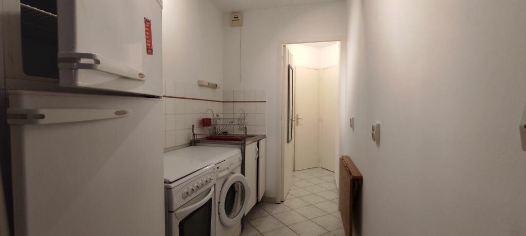 Appartement à louer 1 m2 à Toulon vignette-4