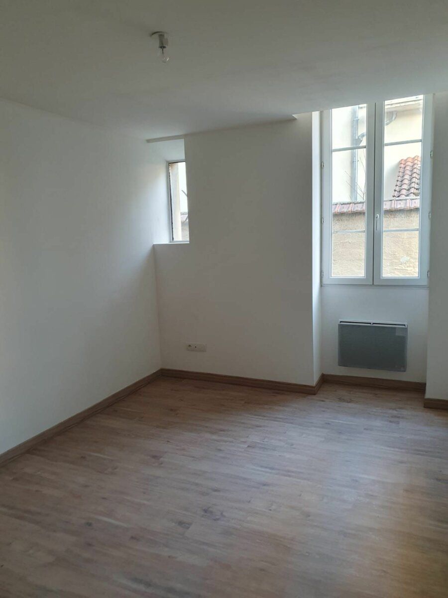 Appartement à louer 3 63.75m2 à Bourg-en-Bresse vignette-2
