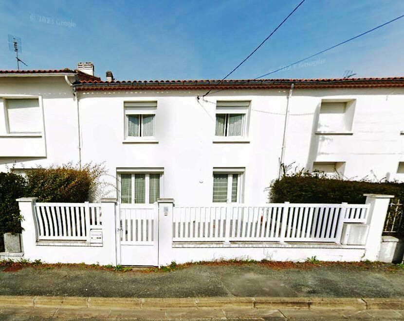 Maison à vendre 8 182m2 à Saint-Georges-de-Didonne vignette-1