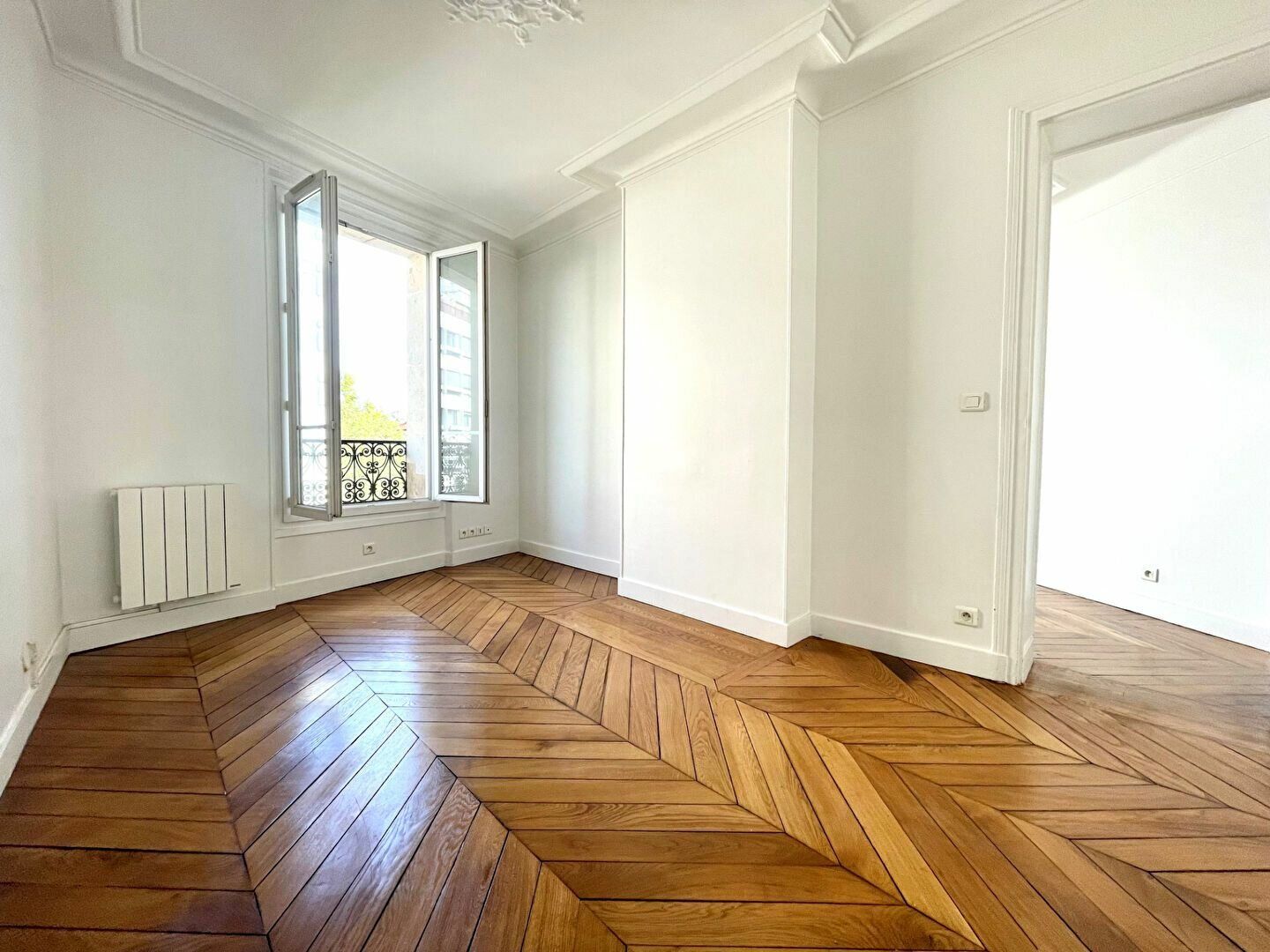 Appartement à vendre 2 43.62m2 à Paris 18 vignette-2