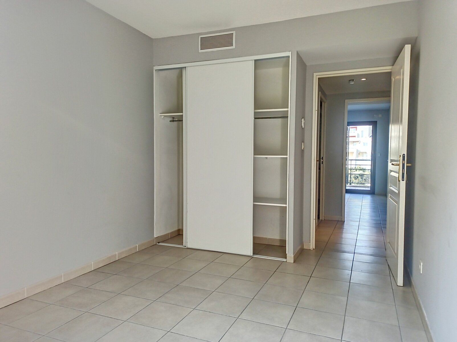 Appartement à vendre 3 66.35m2 à Saint-Laurent-du-Var vignette-10