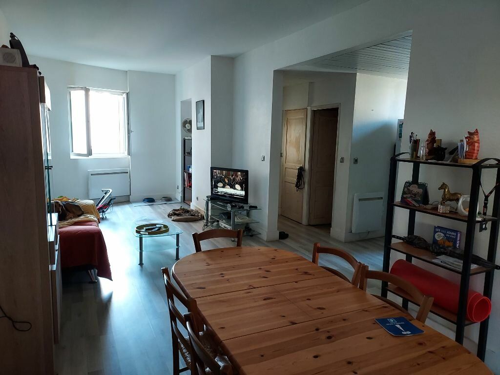Appartement à louer 3 m2 à Montrevel-en-Bresse vignette-1