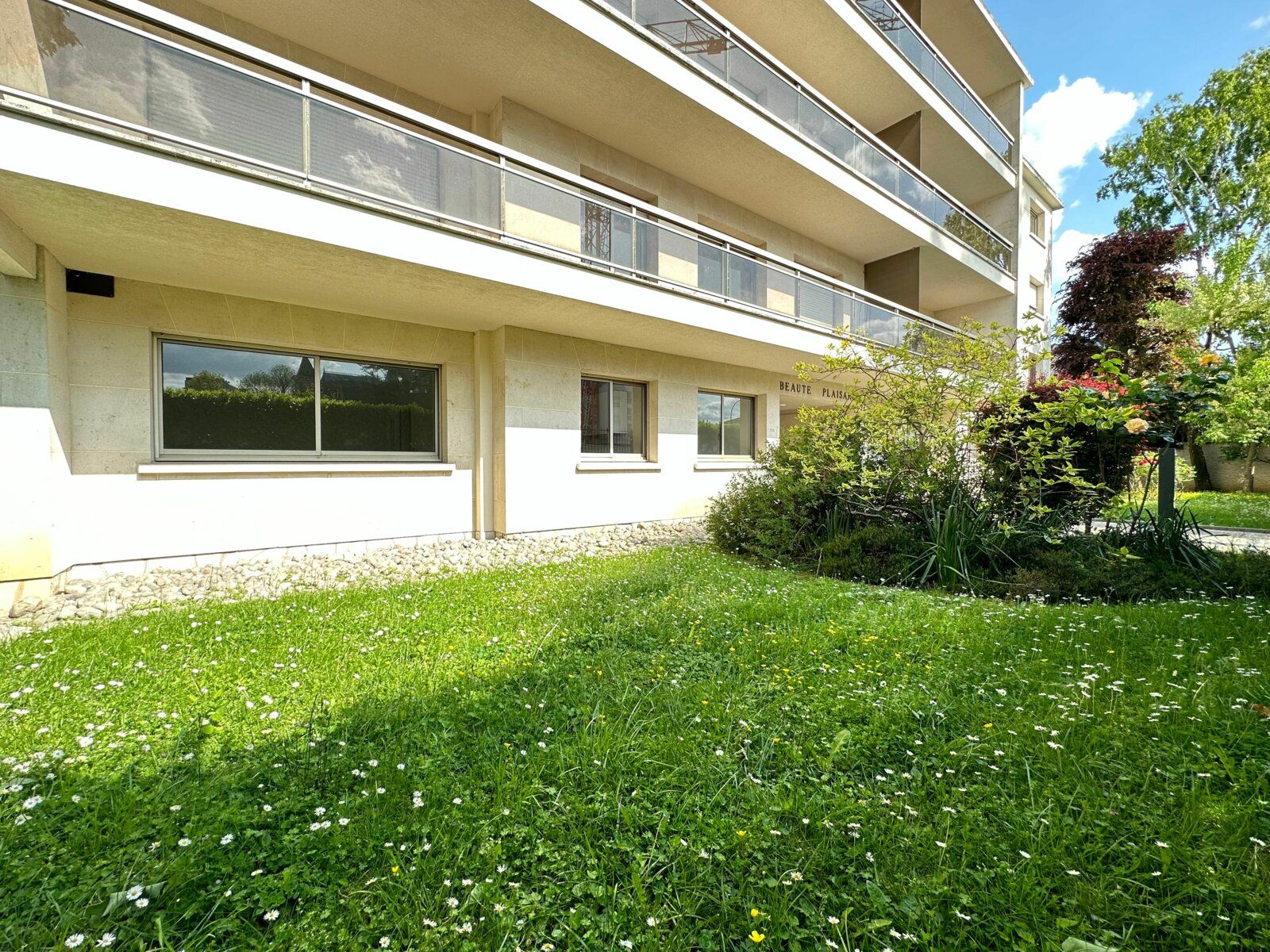 Appartement à vendre 2 57.79m2 à Nogent-sur-Marne vignette-1