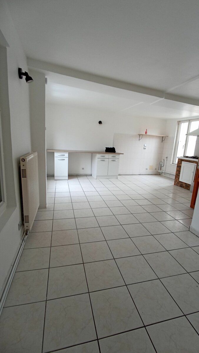 Appartement à louer 3 m2 à Charly-sur-Marne vignette-1
