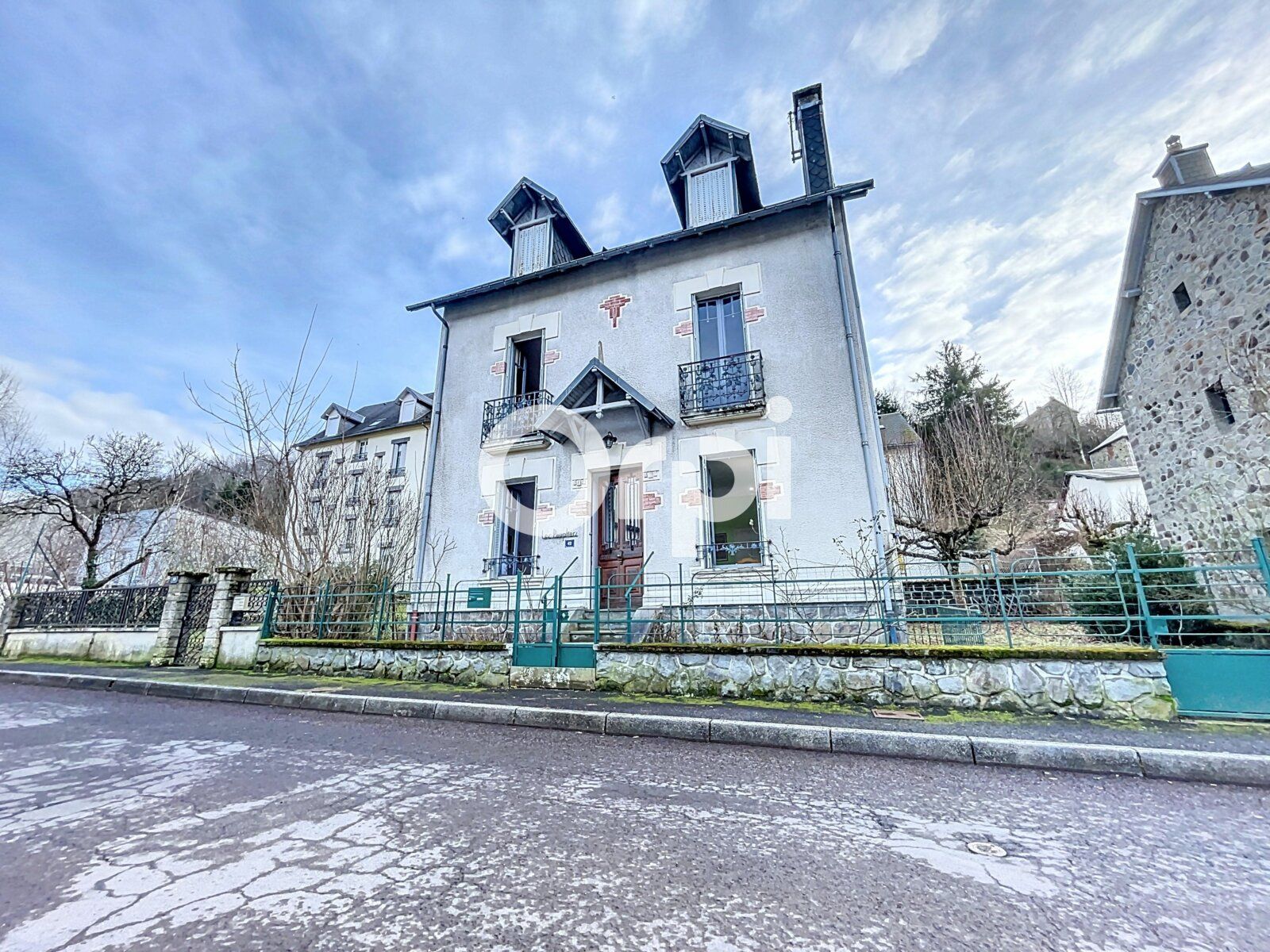 Maison à vendre 7 163.37m2 à La Bourboule vignette-1