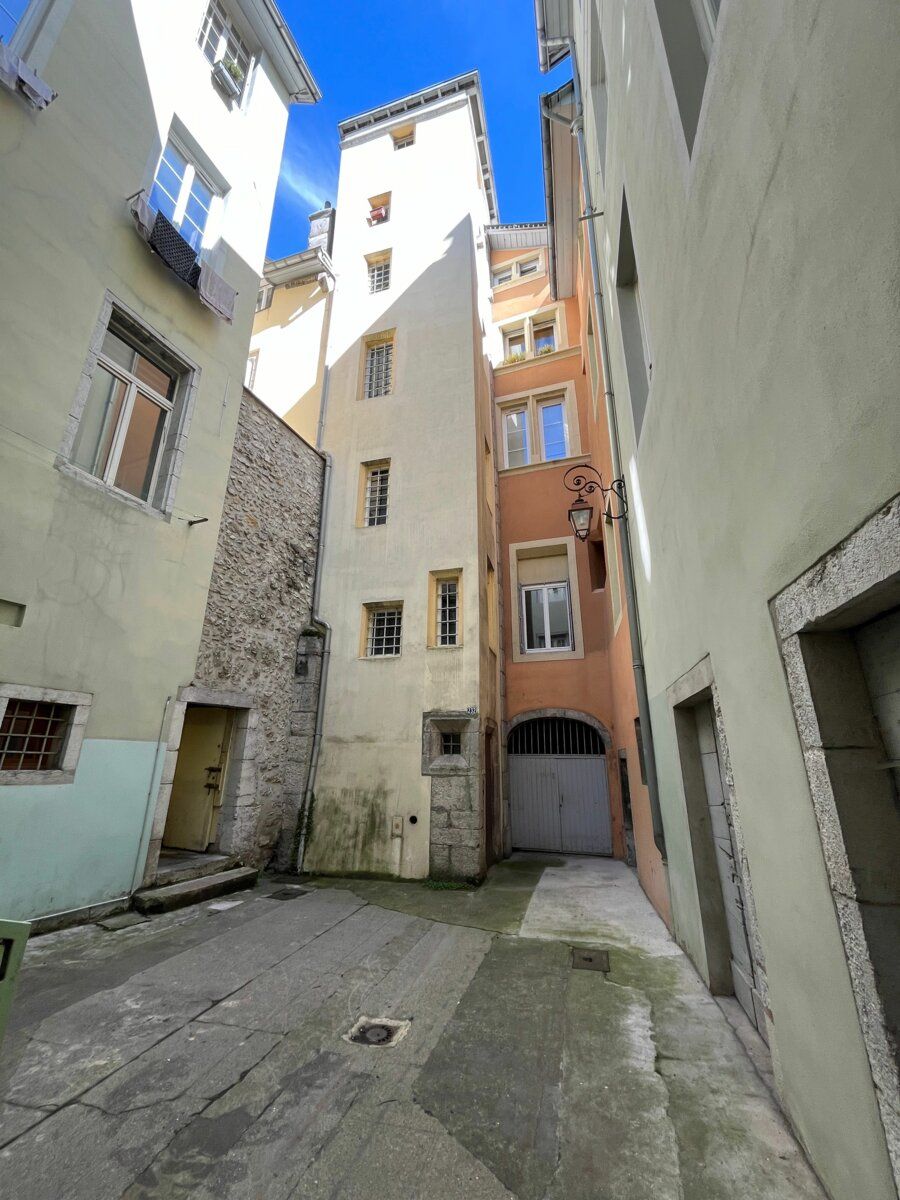 Appartement à vendre 5 122.64m2 à Chambéry vignette-14