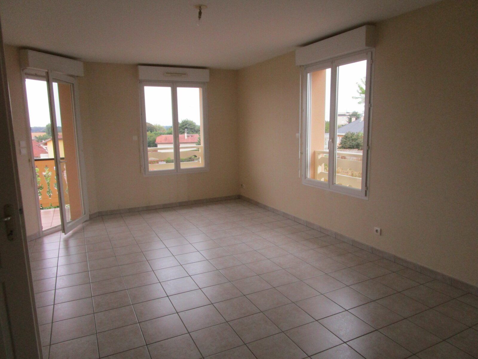 Appartement à louer 3 68.59m2 à Montrevel-en-Bresse vignette-4