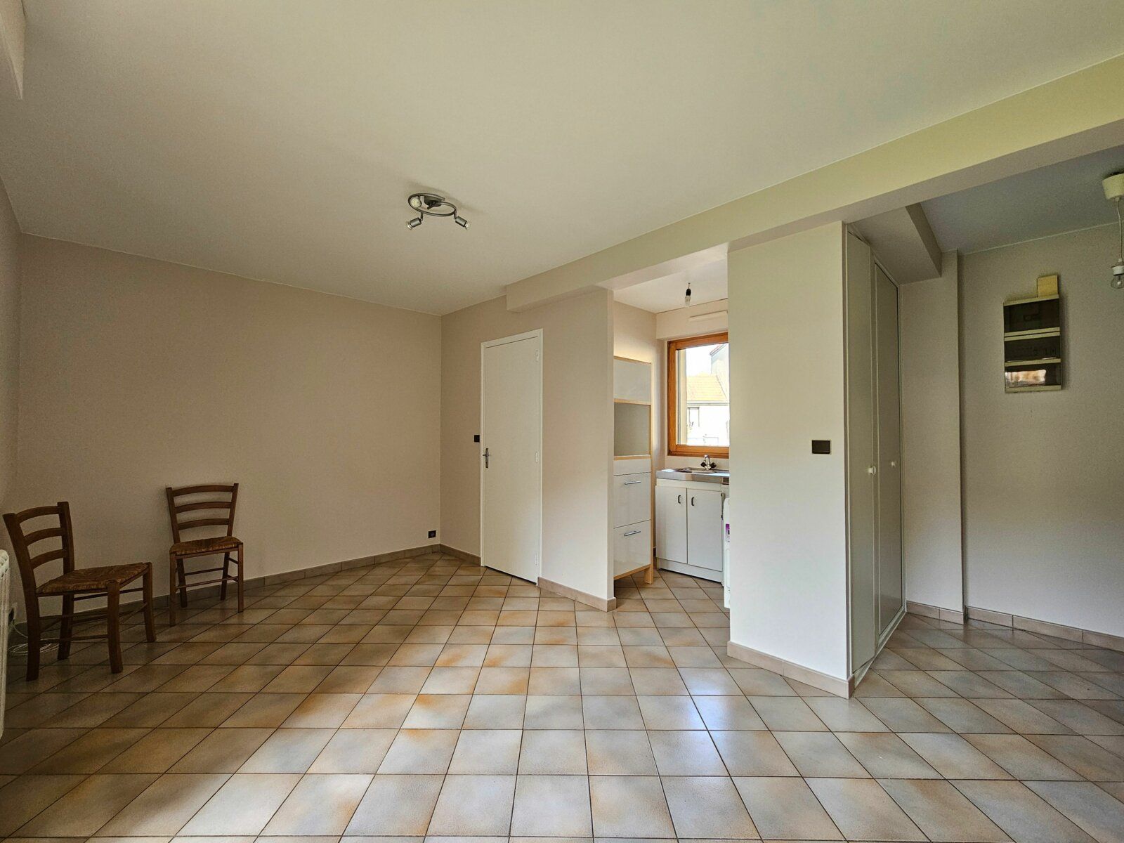 Appartement à vendre 1 24.31m2 à Saint-Thibault-des-Vignes vignette-2