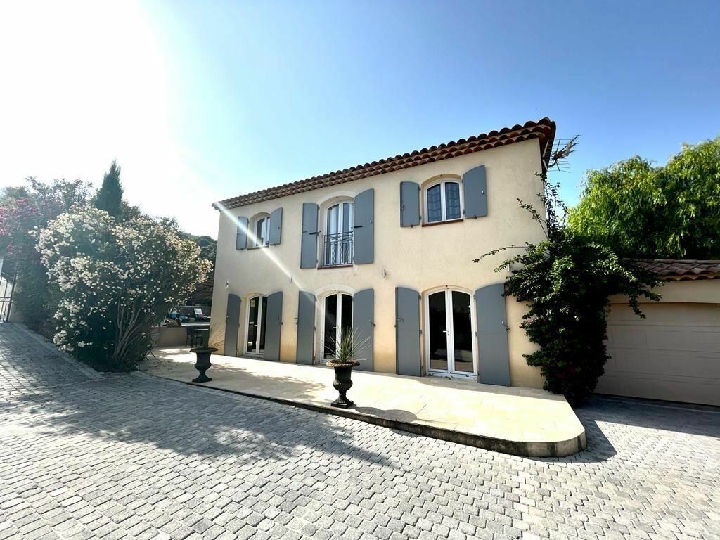 Maison à vendre 4 125m2 à Sanary-sur-Mer vignette-3