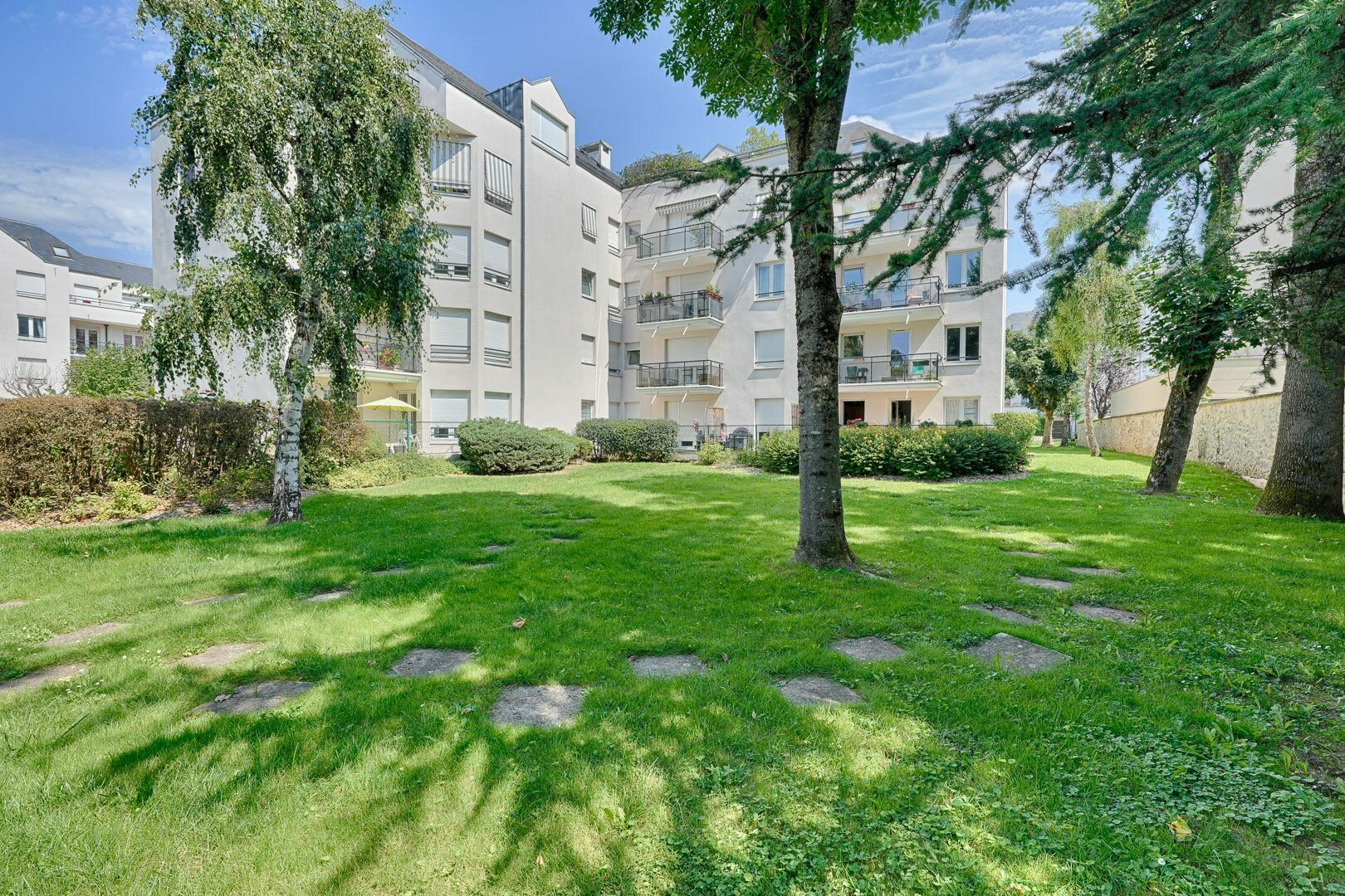 Appartement à vendre 4 113.44m2 à Lagny-sur-Marne vignette-1