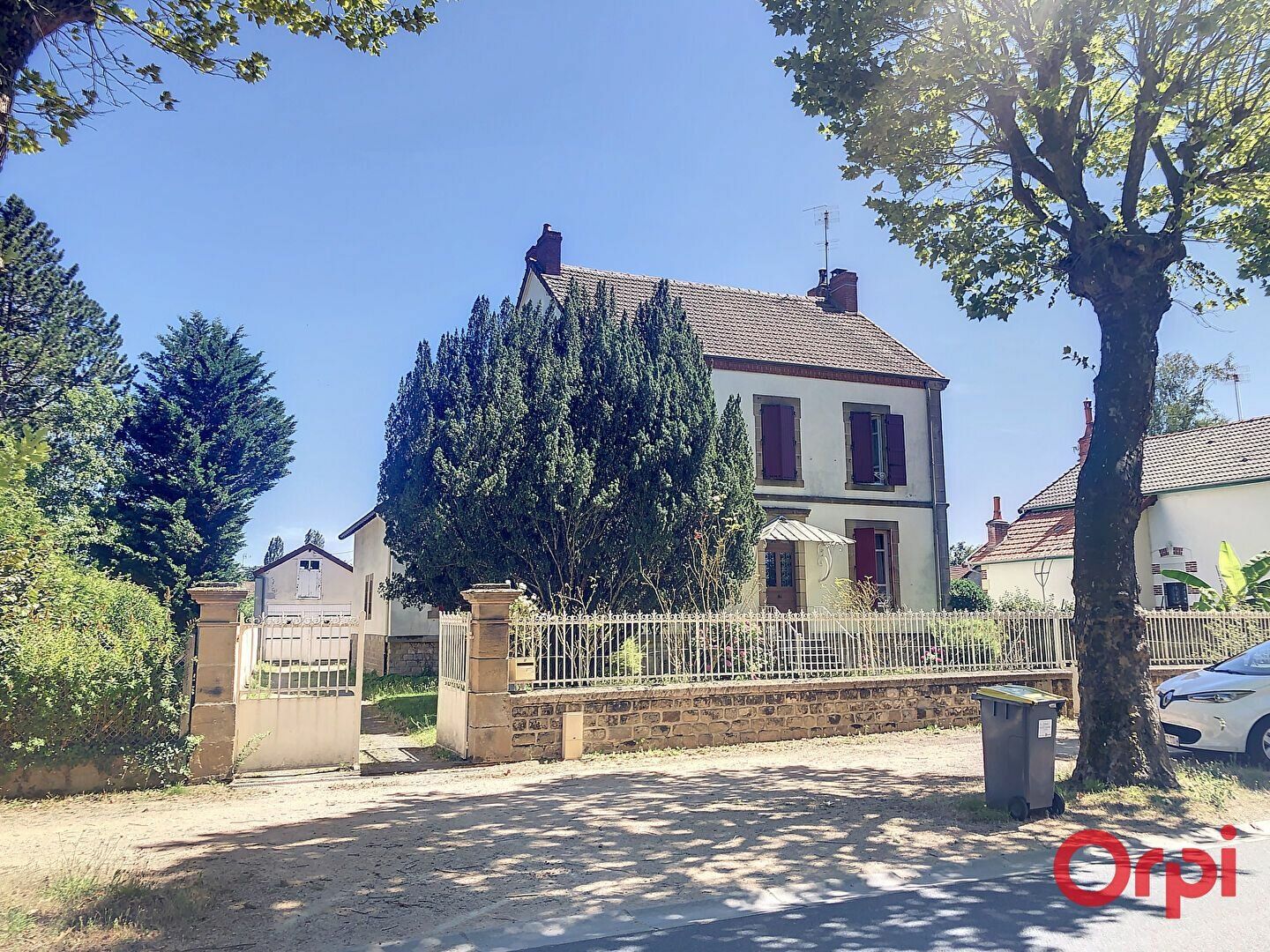 Maison à vendre 5 m2 à Cosne-d'Allier vignette-1