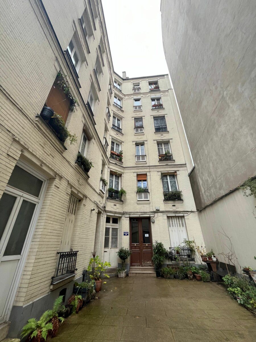 Appartement à vendre 3 50m2 à Paris 18 vignette-6