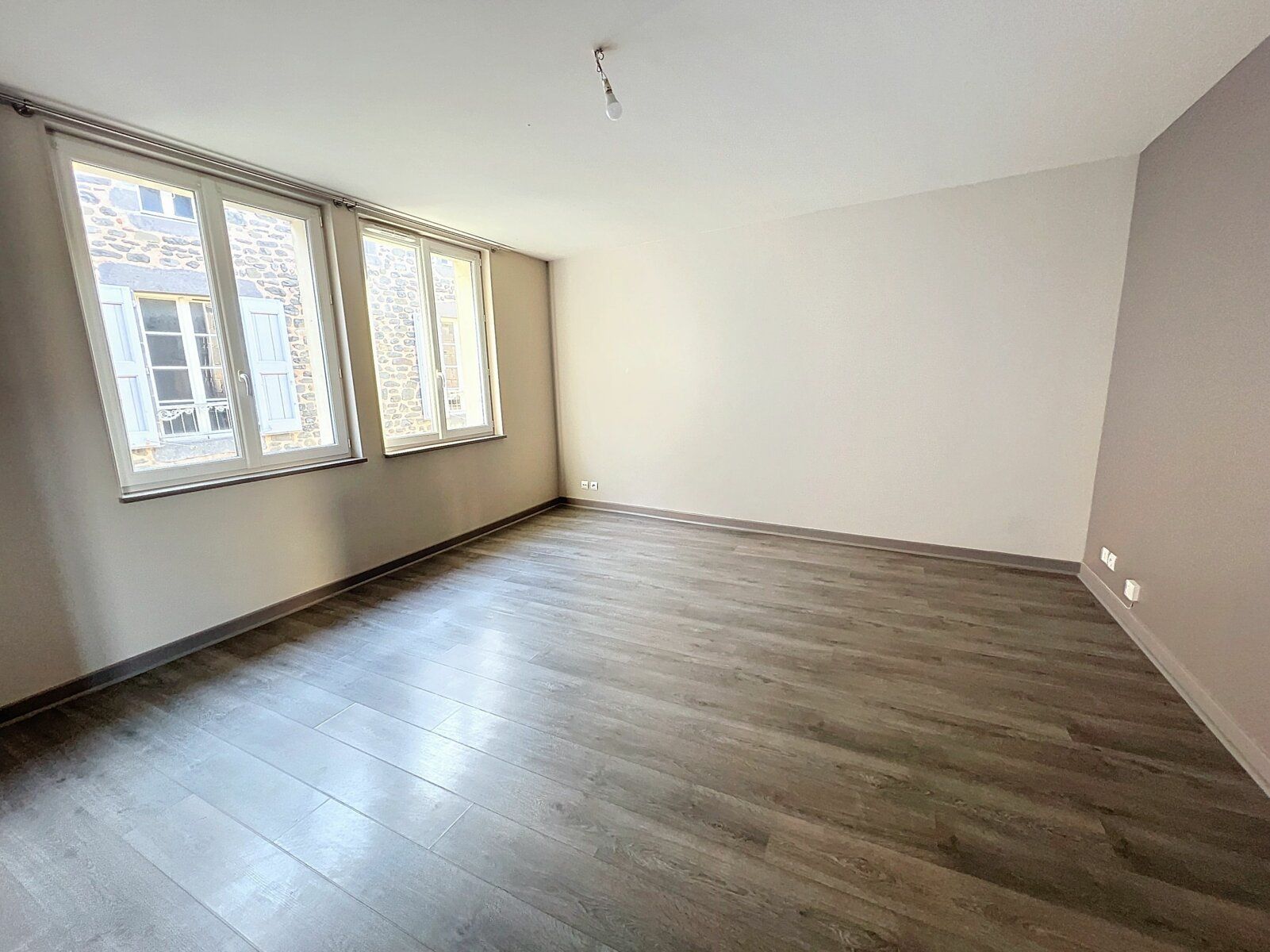 Appartement à vendre 3 79m2 à Saint-Flour vignette-3