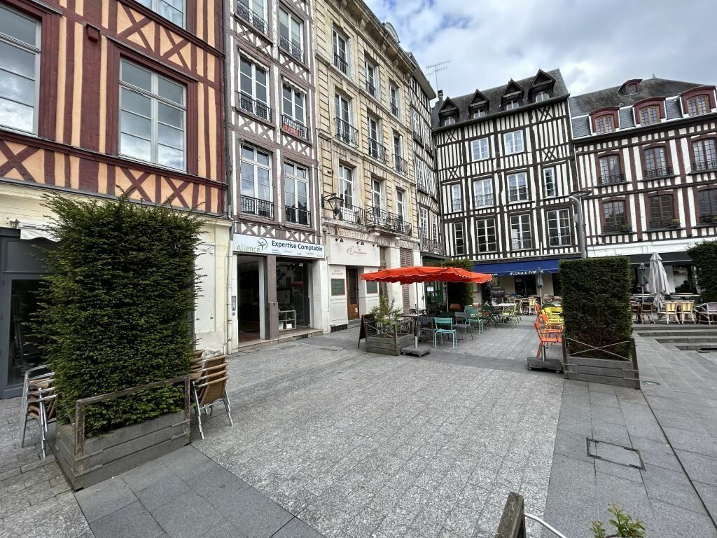 Local commercial à louer  50.7m2 à Rouen vignette-1