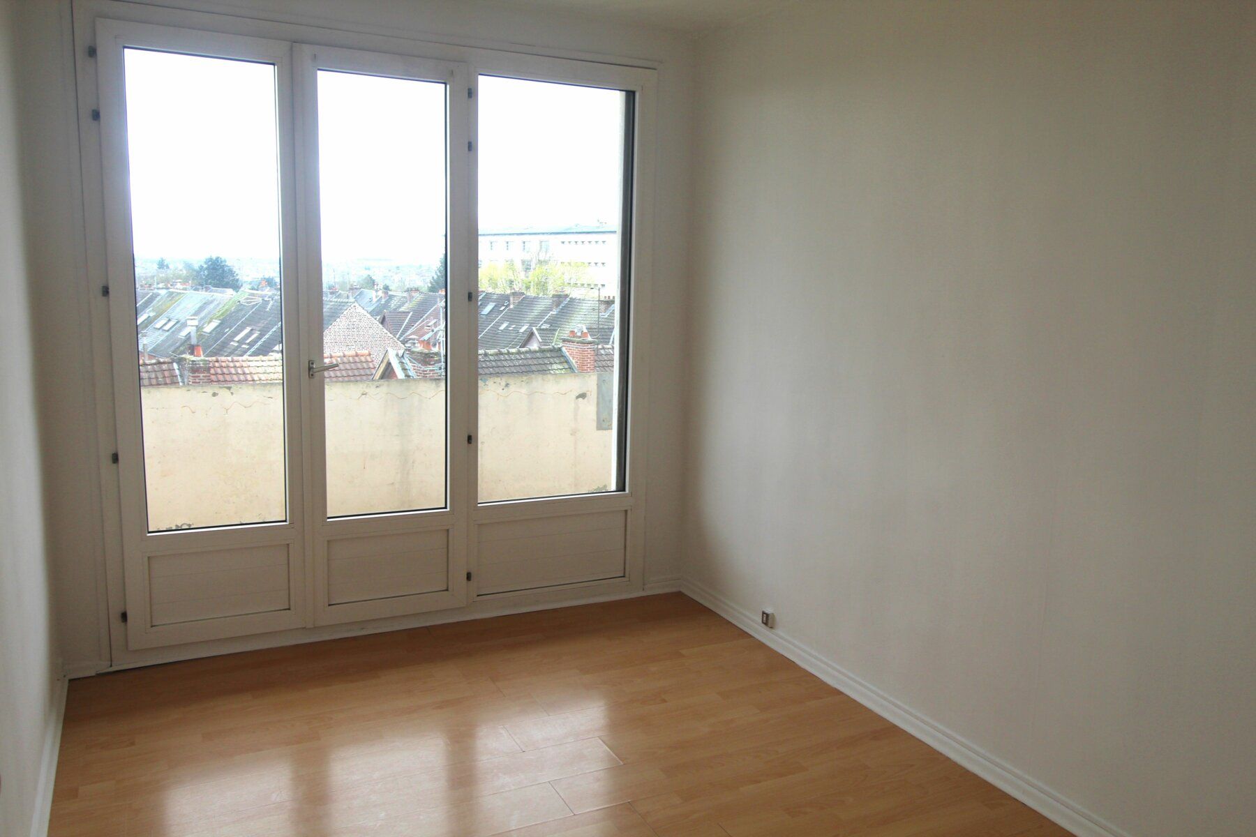 Appartement à louer 4 69.3m2 à Saint-Quentin vignette-4