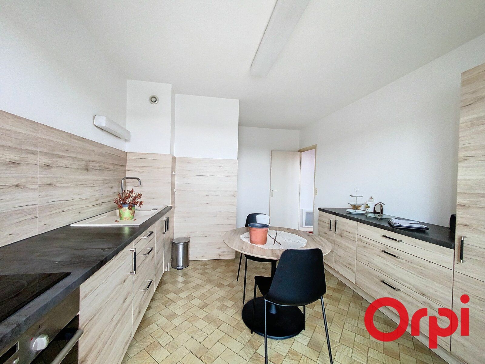 Appartement à vendre 2 m2 à Saint-Amand-Montrond vignette-1