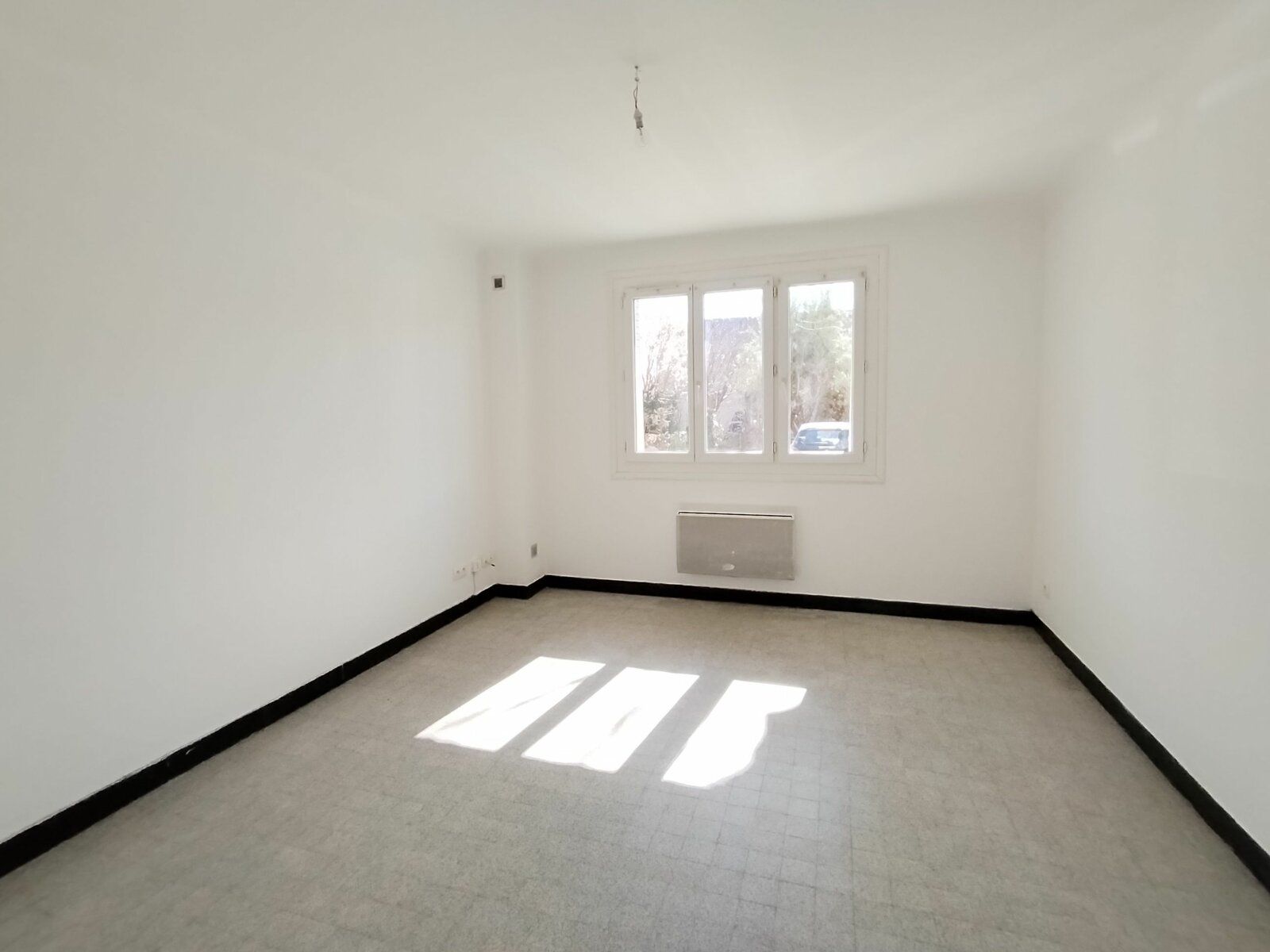 Appartement à vendre 3 m2 à Carpentras vignette-3
