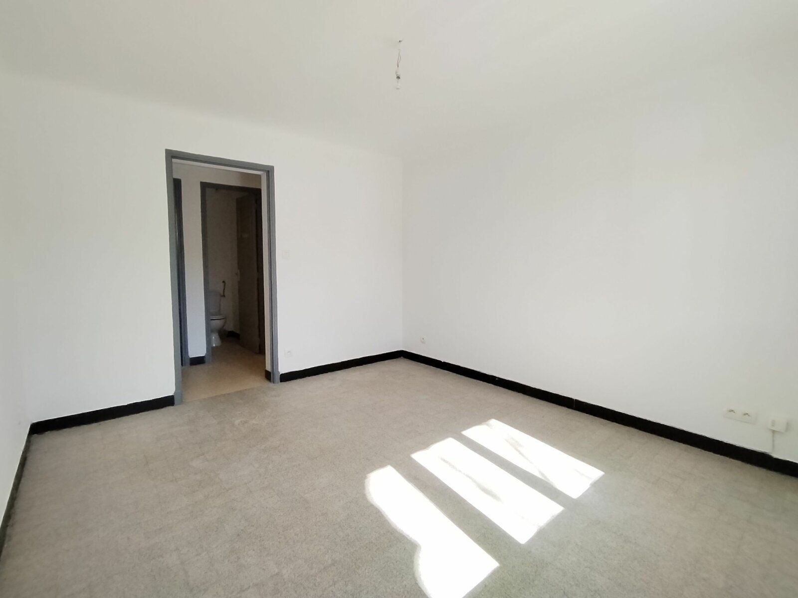 Appartement à vendre 3 m2 à Carpentras vignette-2