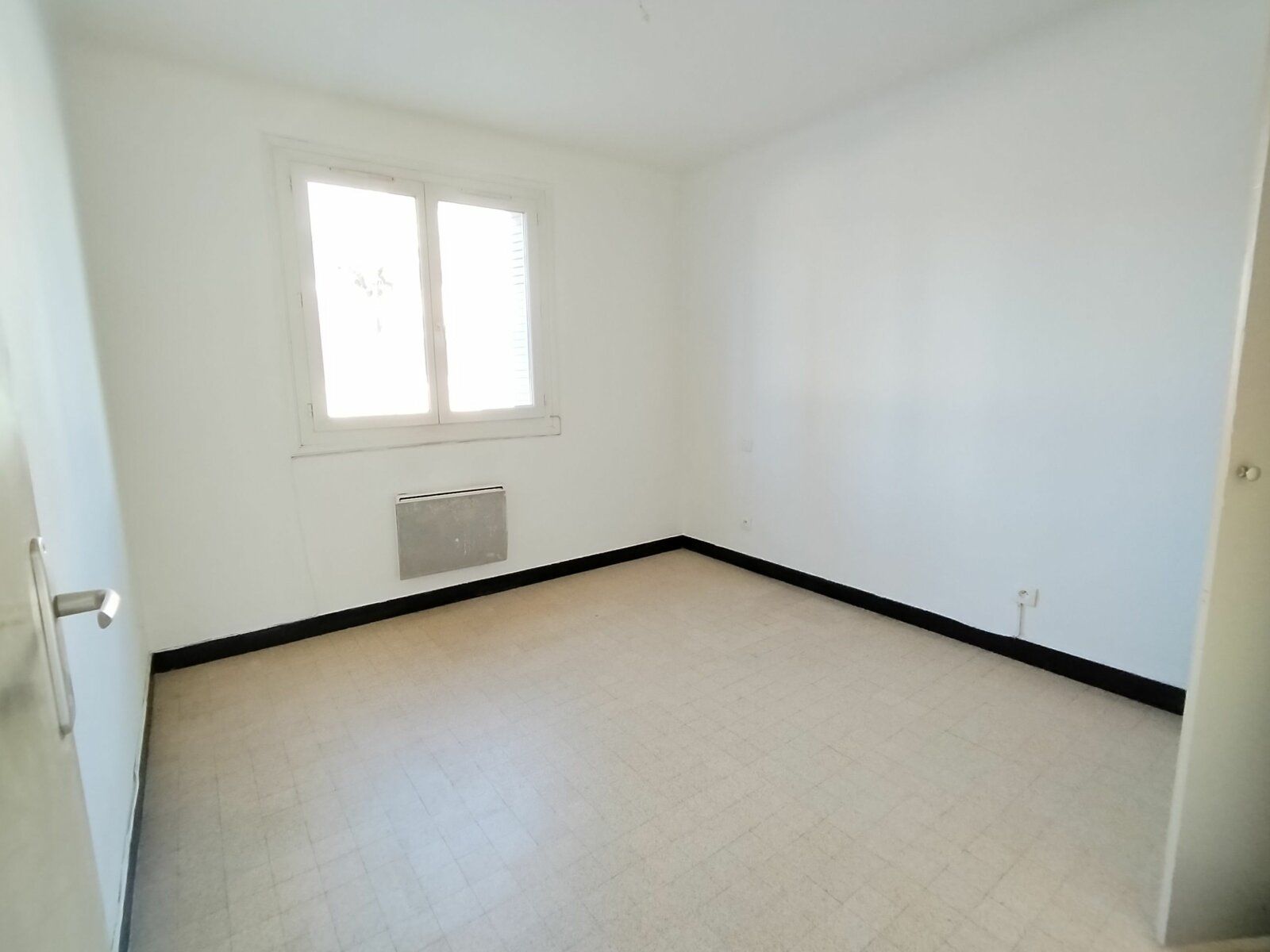 Appartement à vendre 3 m2 à Carpentras vignette-1