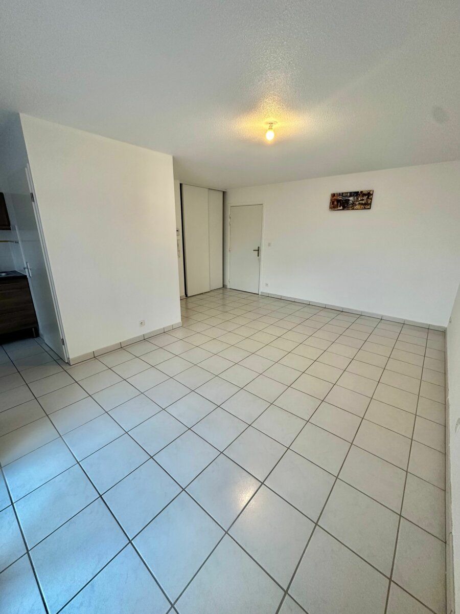 Appartement à vendre 2 m2 à Saint-Lys vignette-2