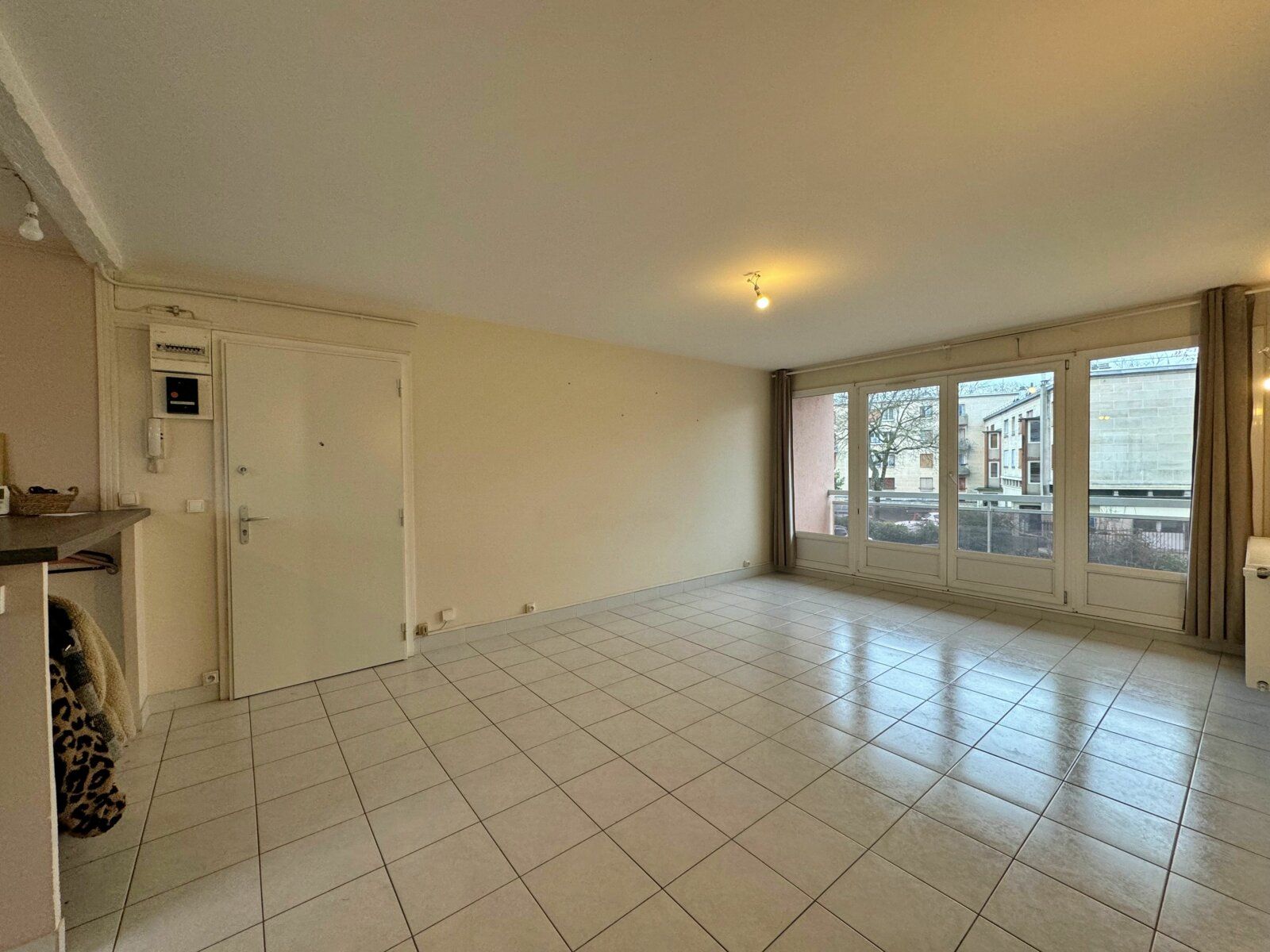 Appartement à vendre 3 68.36m2 à Clichy-sous-Bois vignette-3