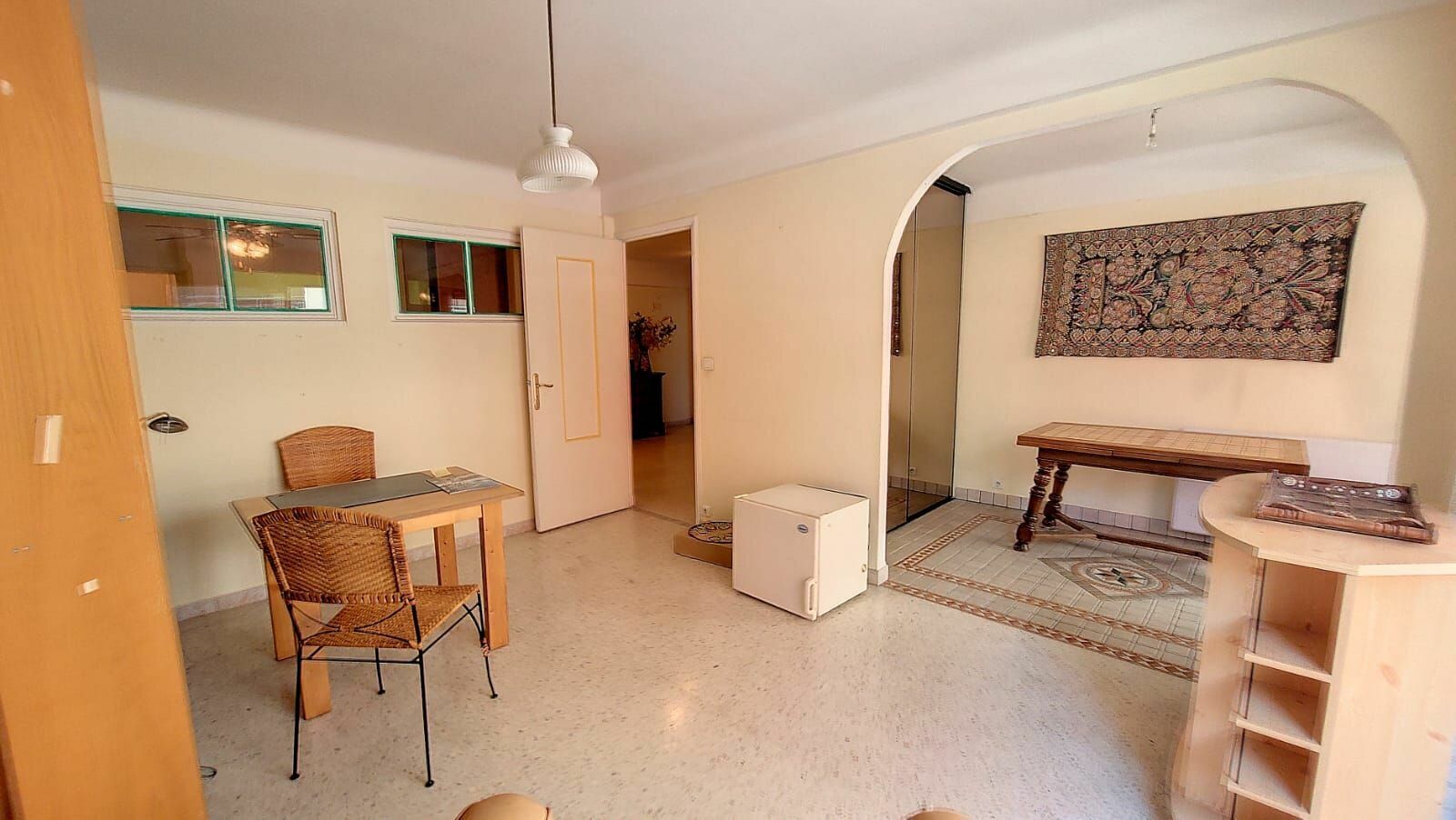 Appartement à vendre 3 112m2 à Saint-Raphaël vignette-2